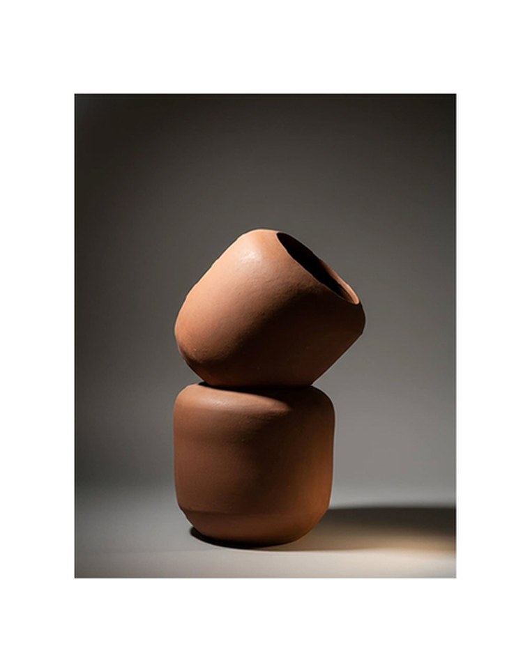 NR26022 terracotta planter form
